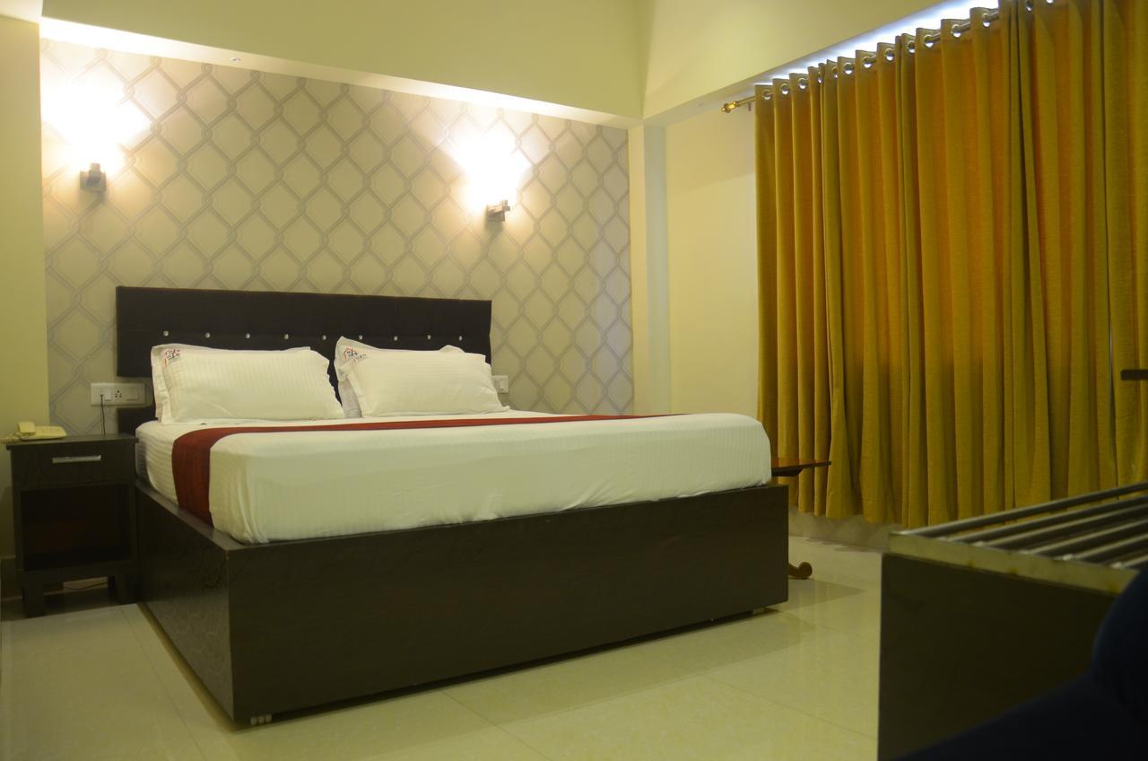 Hotel Pritika Durgāpur Buitenkant foto