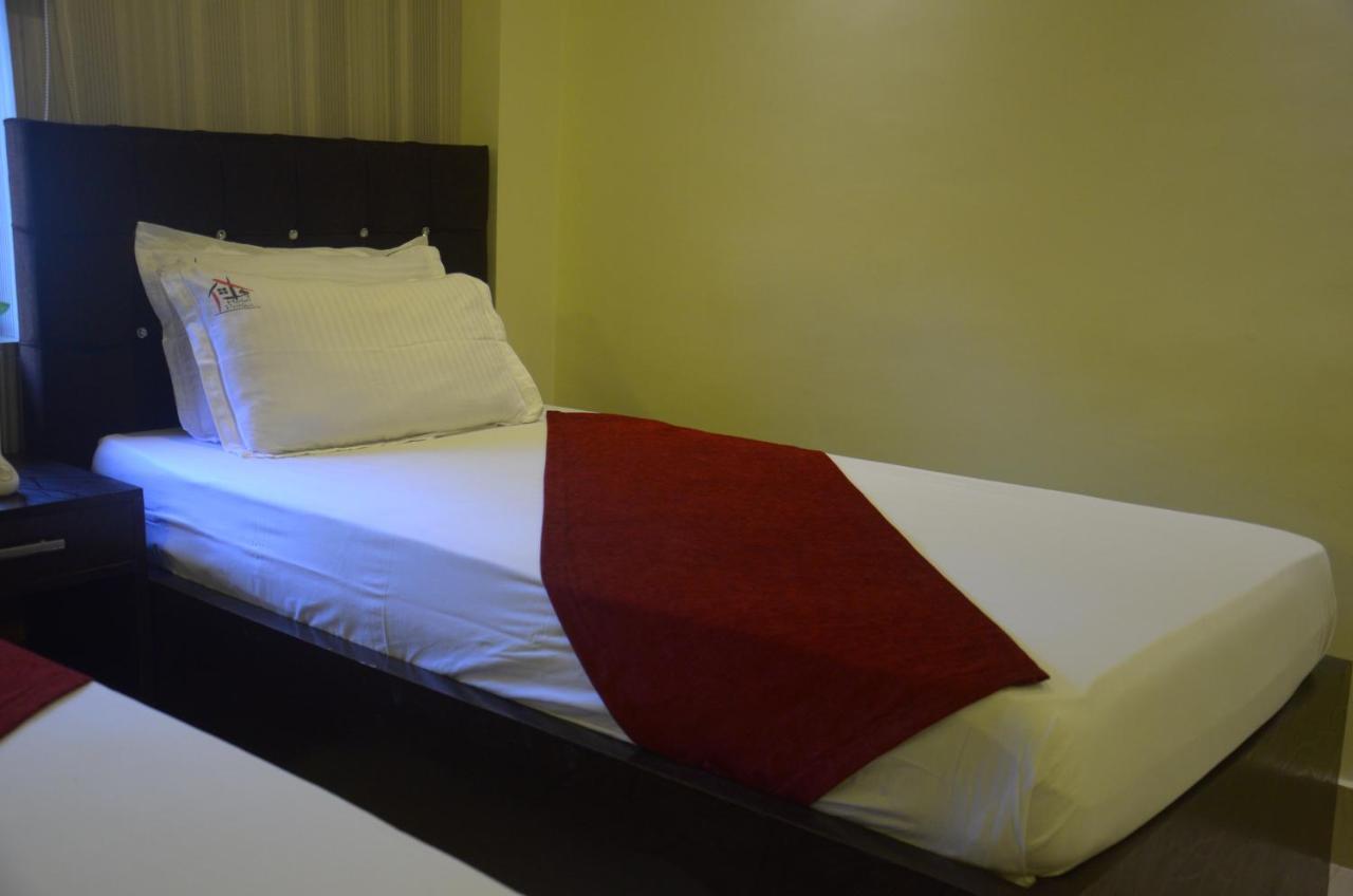 Hotel Pritika Durgāpur Buitenkant foto