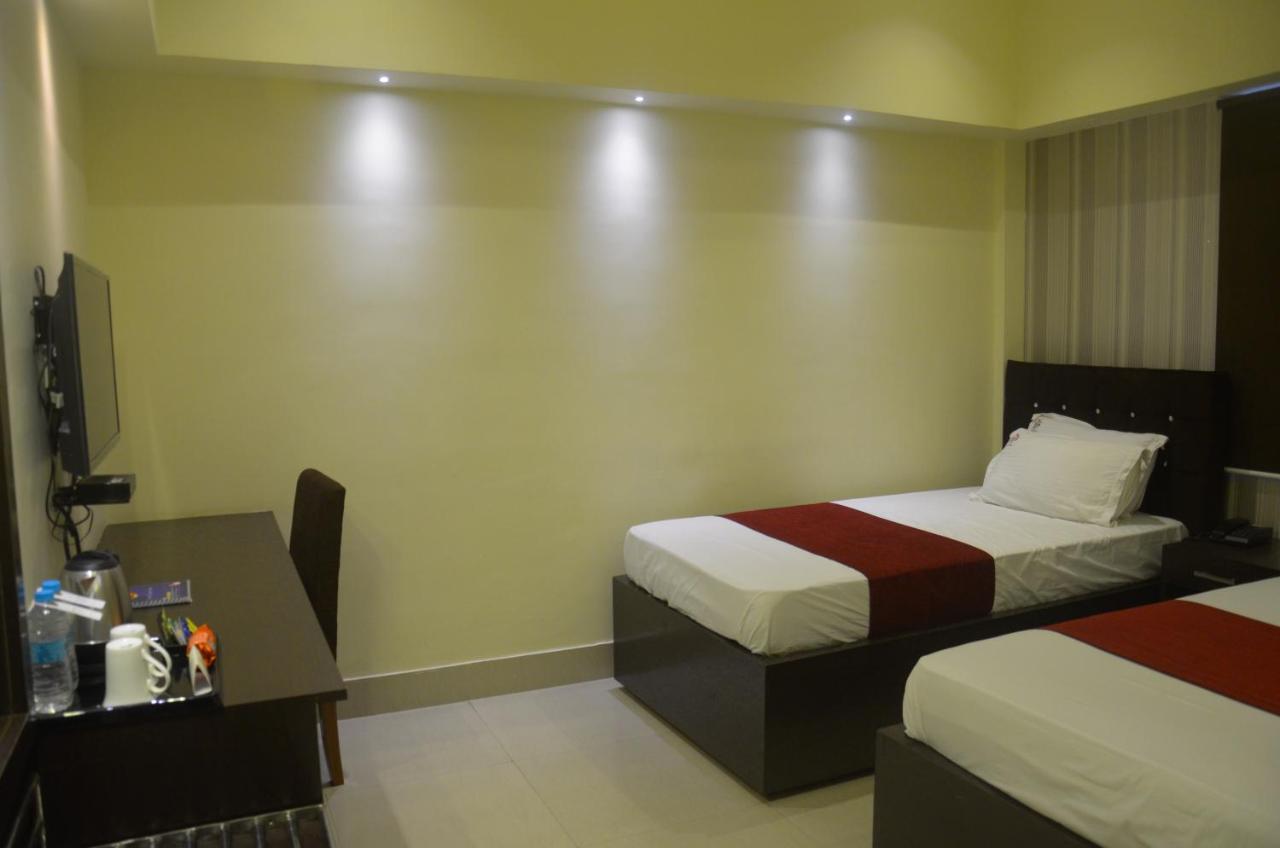 Hotel Pritika Durgāpur Buitenkant foto
